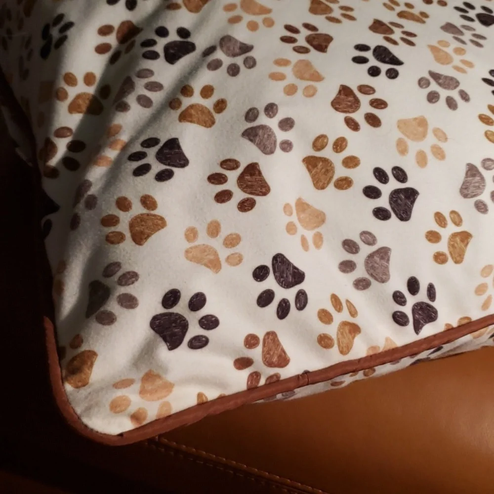 Kenwood & Co. Reversible Knife Edge Pillow For Pets 💕